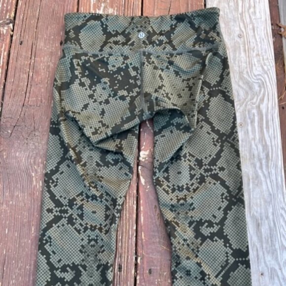 Lululemon Wunder Under Crop III Full-On Luon Ziggy Snake Fatigue Gator Green 6 - Picture 6 of 9
